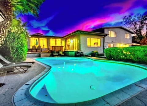 Oasis Overlook has a sparkling refreshing pool!