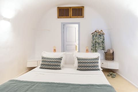 Two Bedroom Villa with Outdoor Hot Tub | Iron/ironing board, free WiFi