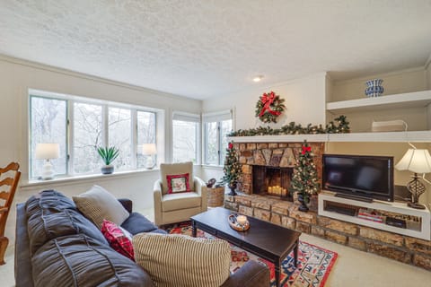 Sugar Mountain Vacation Rental | 2BR | 2BA | 1,018 Sq Ft | 4 Steps Required