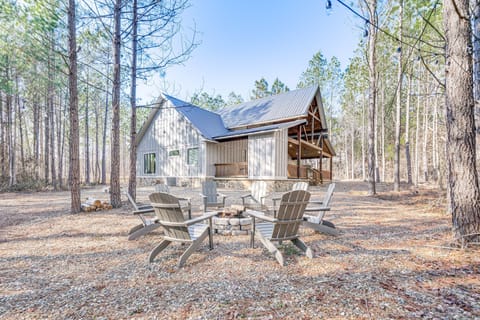 Broken Bow Vacation Rental | 2BR | 3.5BA | 2 Steps Required | 2,131 Sq Ft