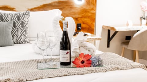Exclusive Room | In-room safe, free WiFi, bed sheets