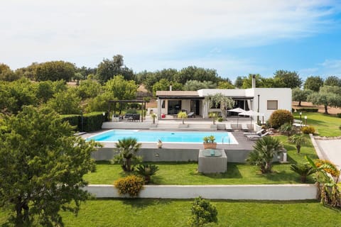Autumn, Balcony / Terrace / Patio, Building Exterior, Outdoor, Pool, Spring, Summer