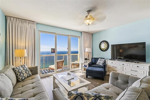 Stylish Beachfront Lounge