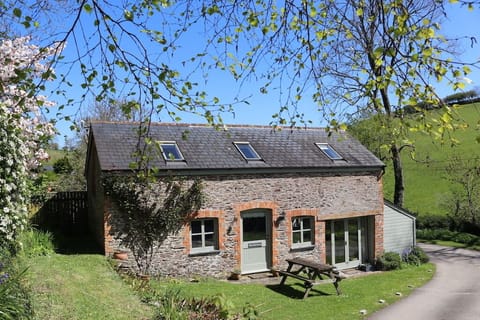 Coach House front and garden