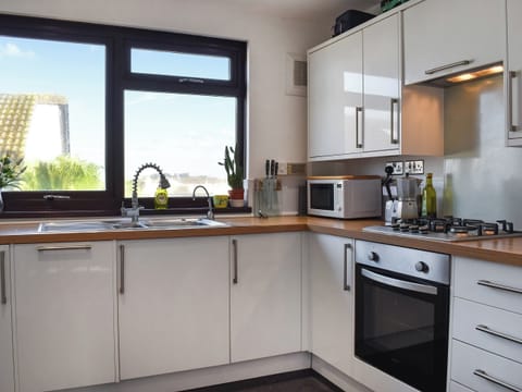 Kitchen | Fairways Retreat, Northam