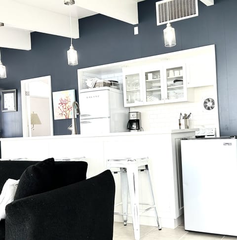 The kitchen has new appliances and ready for use. 