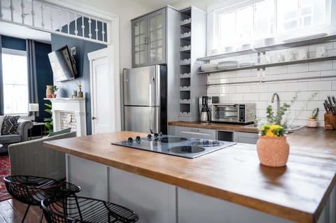 Fully equipped kitchen with everything you need to cook a meal!