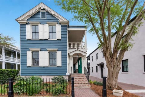 Welcome to your downtown Charleston rental! Explore all things downtown by foot!