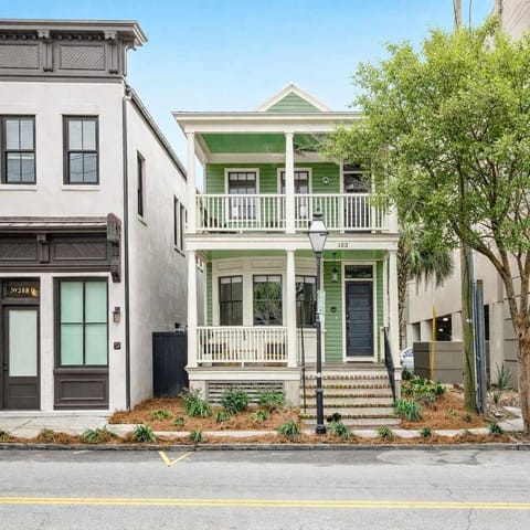 Welcome to your downtown Charleston rental! Explore all things downtown by foot!