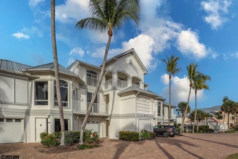 The Fabulous Ostego Bay Townhouse 221-2