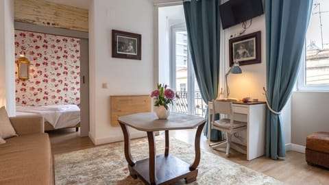 A comfortable area, with a natural light that brights up the colors of the room #relax #comfort #lisbon #pt #portugal