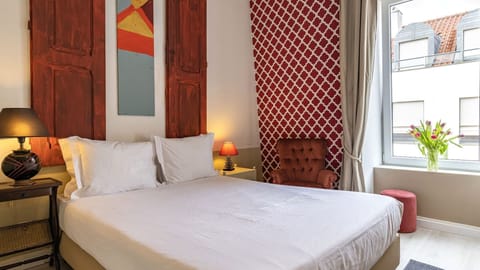 A comfortable area, with a natural light that brights up the colors of the room #relax #comfort #lisbon #pt #portugal