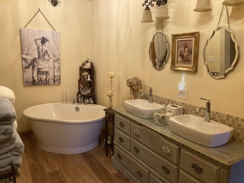 Master bath Vanity/Soaking Tub