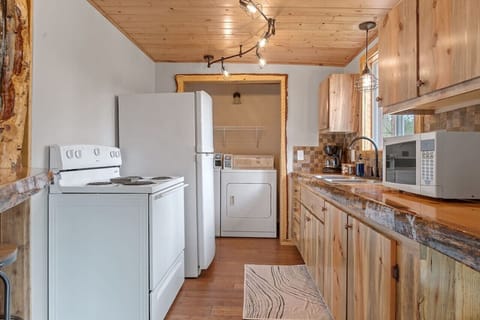 Refrigerator | Microwave | Stove | washer/dryer | Coffee Maker