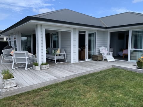 Relax and enjoy the indoor outdoor living