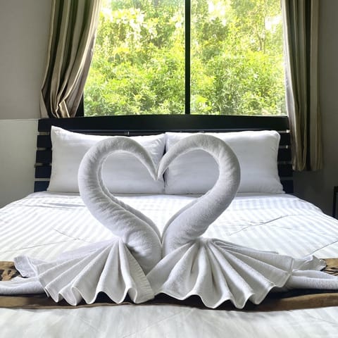 Standard Room | 1 bedroom, premium bedding, pillowtop beds, iron/ironing board