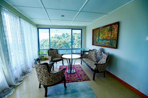 Double or Twin Room | Living area