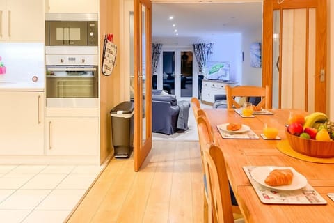 Open Plan, Kitchen, Dining room leading through to the lounge