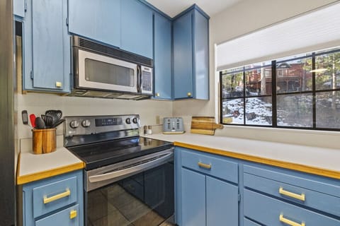 Plug into deliciousness! Equipped with an electric stove and microwave