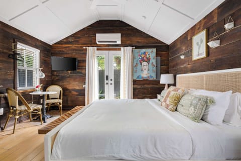 Welcome to your Downtown Charleston Bungalow! Explore all things downtown by foot!
