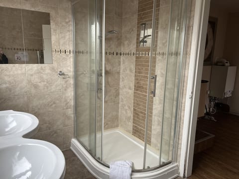 Basic Suite | Bathroom | Shower, hair dryer, towels, toilet paper