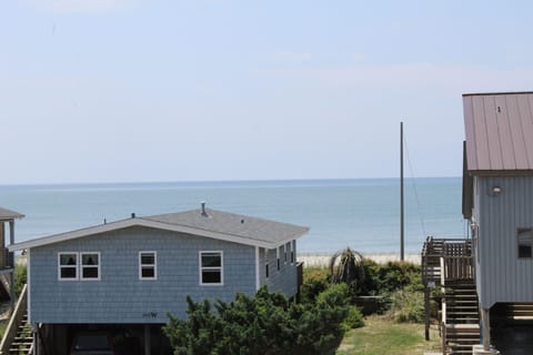 This is a view of the ocean from the upper decks