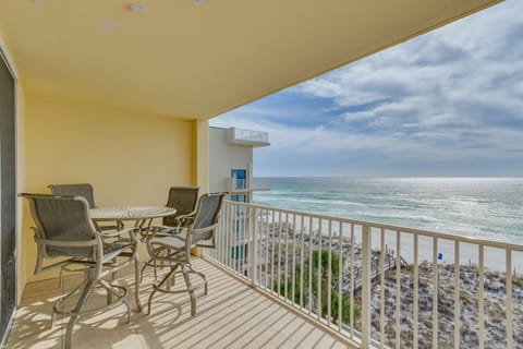 Fort Walton Beach Vacation Rental | 2BR | 2BA | Step-Free Access via Elevator