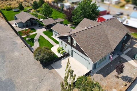 The Wunder Mine Estate, including The Wunder House and Claim Jumper`s Cottage