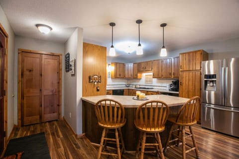 Entrance/kitchen view 