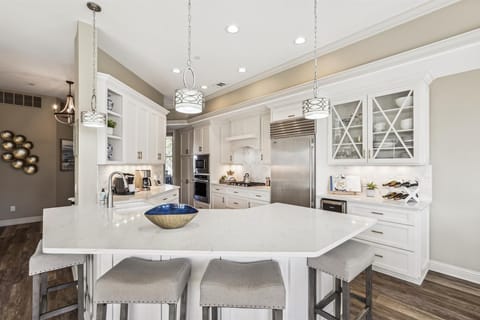 Dining room with seating for 8, plus 4 at the bar