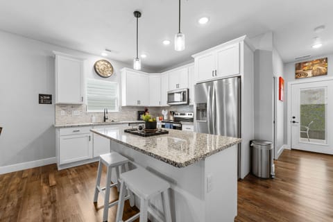 Full Kitchen & Extra Bar Seating