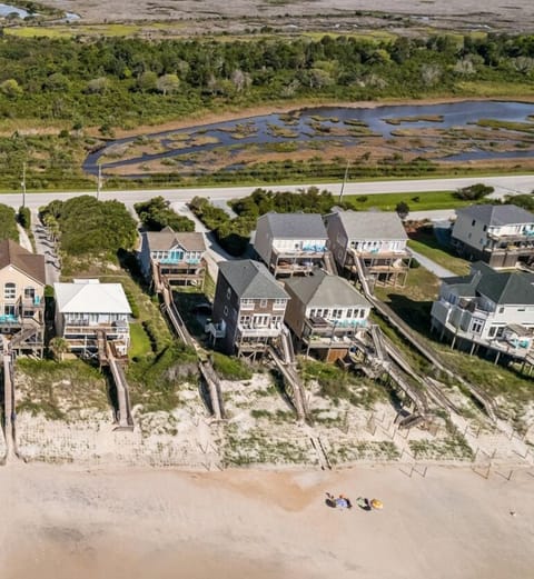 4464 Island Drive  - A Shore Thing