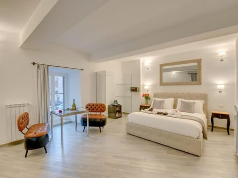 Family Suite | 1 bedroom, in-room safe, desk, blackout drapes