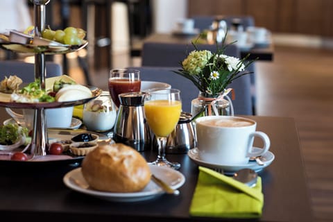 Daily buffet breakfast for a fee