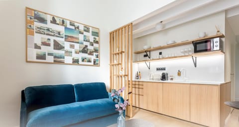 Studio 32 | Living area | TV