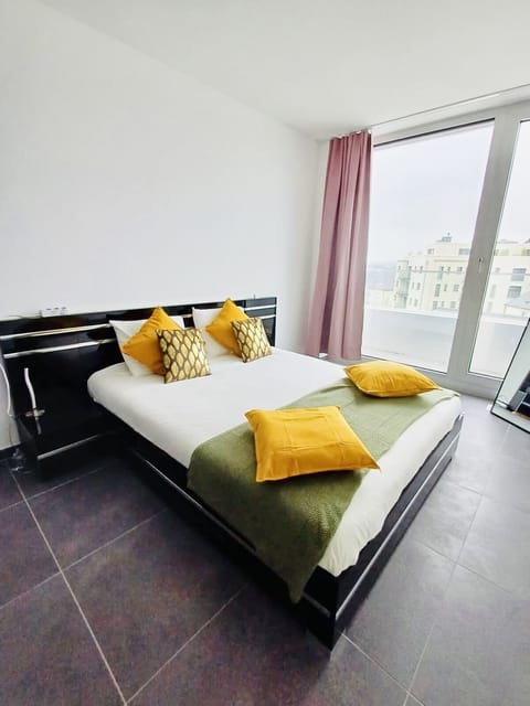 2 bedrooms, iron/ironing board, free WiFi