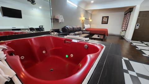 Presidential Suite, 1 King Bed, Smoking, Hot Tub | 1 bedroom, desk, laptop workspace, blackout drapes