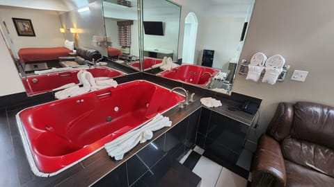 Presidential Suite, 1 King Bed, Smoking, Hot Tub | Private spa tub