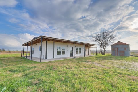 Del Valle Vacation Rental | 3BR | 2BA | Step-Free Access | 1,800 Sq Ft