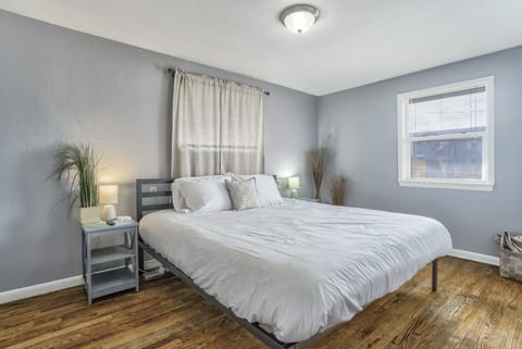 3 bedrooms, iron/ironing board, free WiFi