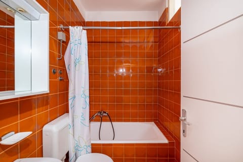 Room, 1 Bedroom, Balcony, Garden View | Bathroom