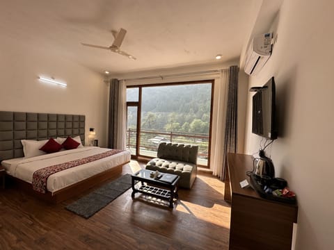 Superior Room | 1 bedroom, blackout drapes, free WiFi, bed sheets