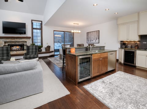 Open-Concept Layout - Spacious Interior