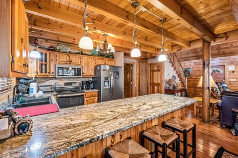 Fox N' Socks' fully equipped kitchen