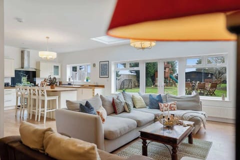 Living area at Blue Puffin Stays Short Lets & Serviced Accommodation