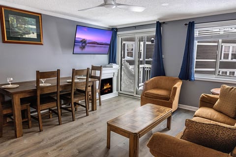 Welcome to Mountain Lodge 302, a lovely and renovated Village-adjacent property and your ideal place for your Snowshoe vacation!