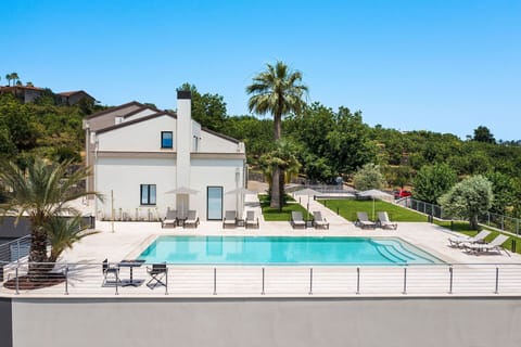 Autumn, Balcony / Terrace / Patio, Building Exterior, Garden, Outdoor, Pool, Spring, Summer