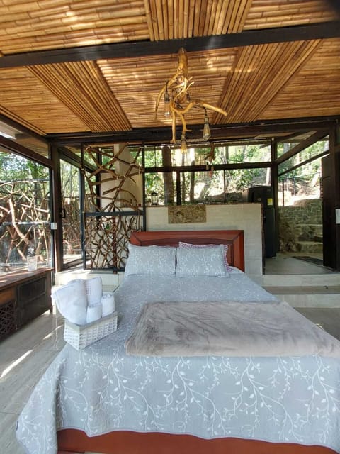 Luxury Cabin | Free WiFi, bed sheets