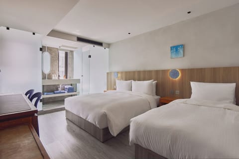 Triple Room | Desk, iron/ironing board, free WiFi, bed sheets