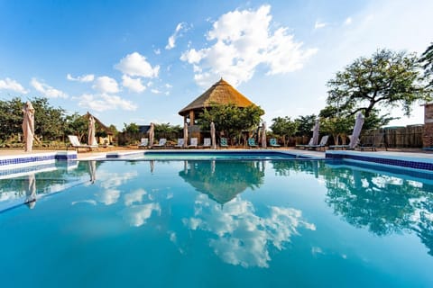 4 outdoor pools